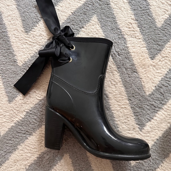 Black Ankle Rain Boots with Bow 🎀 - Picture 4 of 6